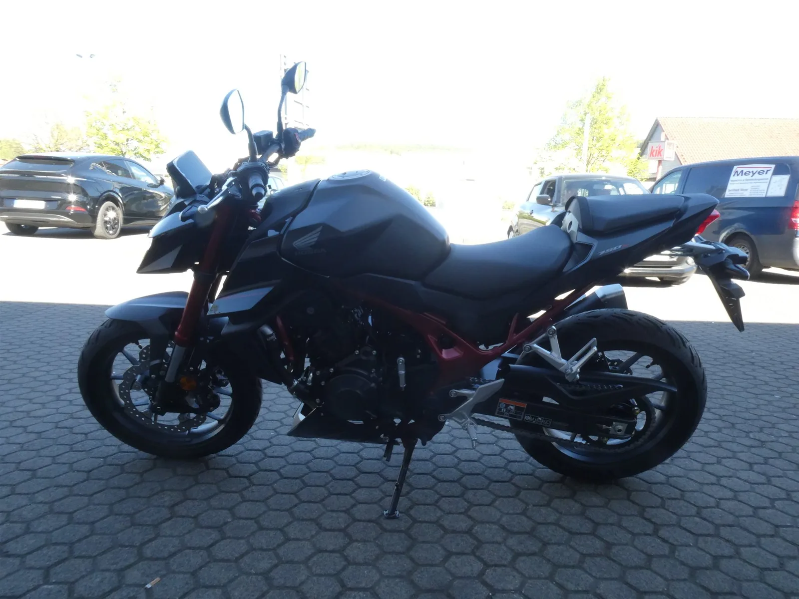 Honda CB750 Hornet E-Clutch