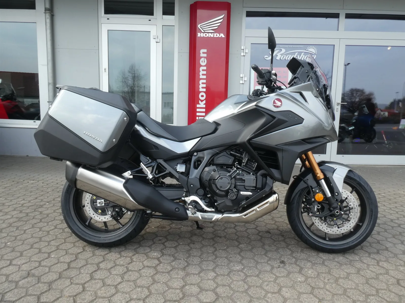 Honda NT1100 DCT Electronic Suspension