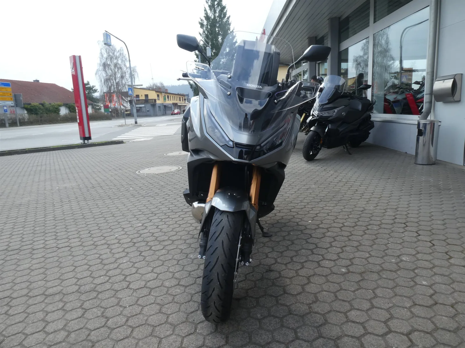 Honda NT1100 DCT Electronic Suspension