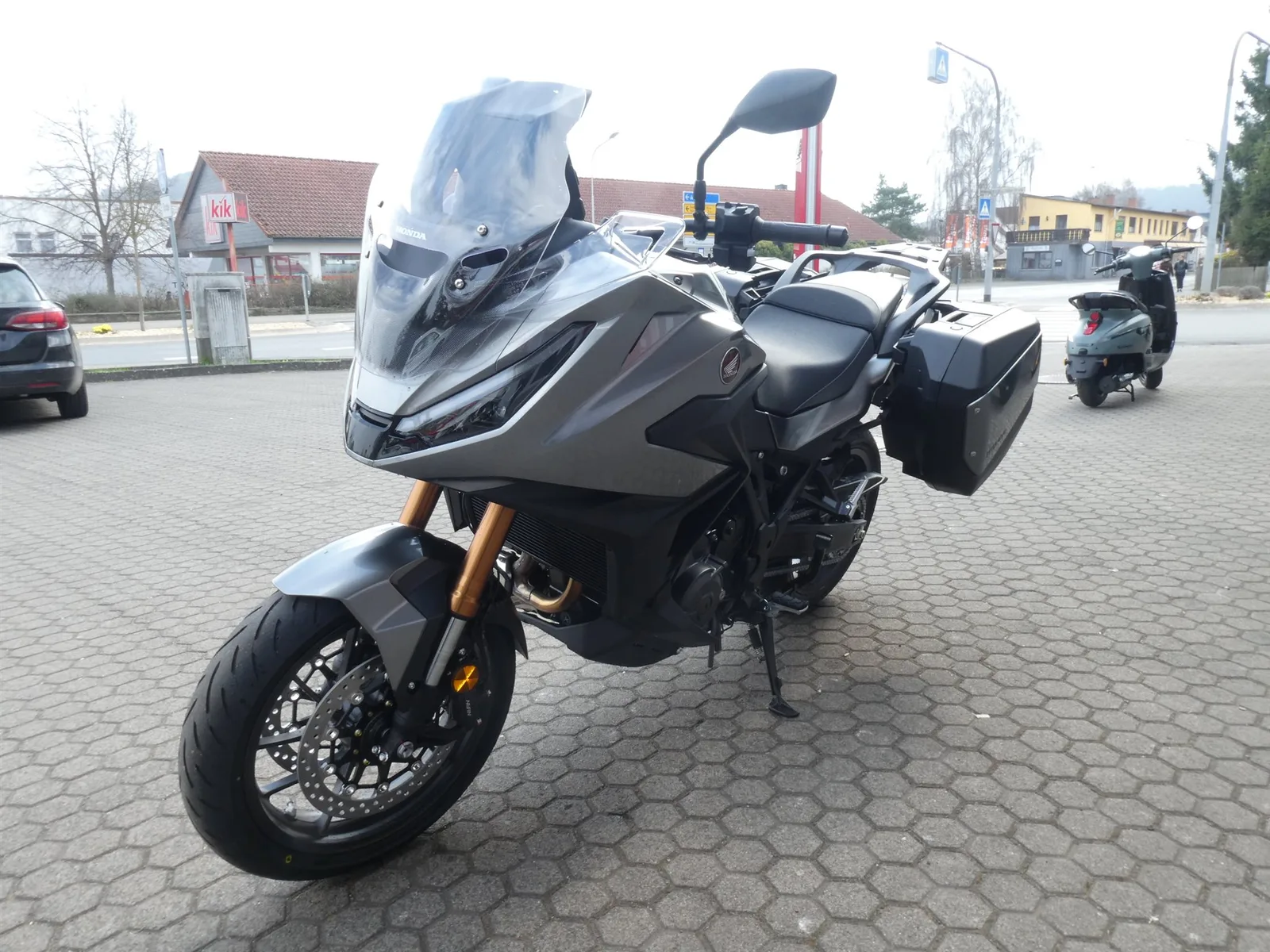 Honda NT1100 DCT Electronic Suspension