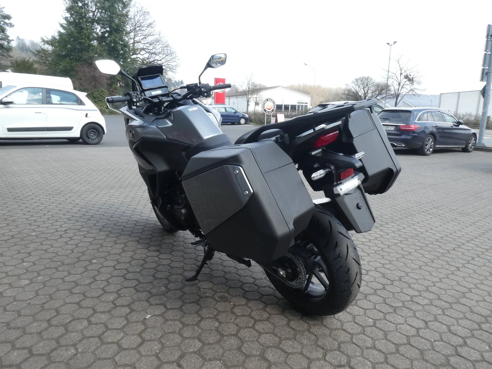 Honda NT1100 DCT Electronic Suspension