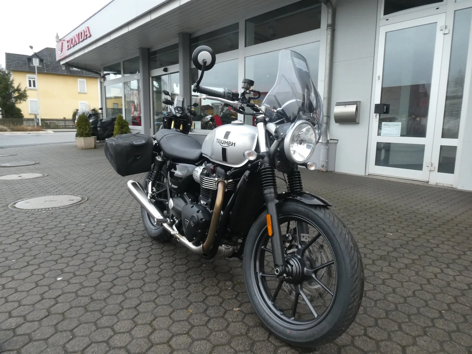 Triumph Street Twin 900