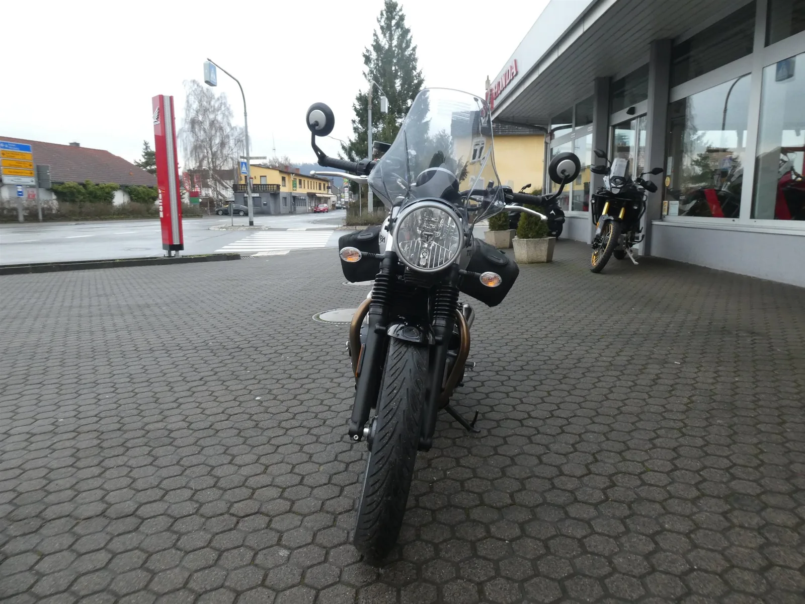 Triumph Street Twin 900