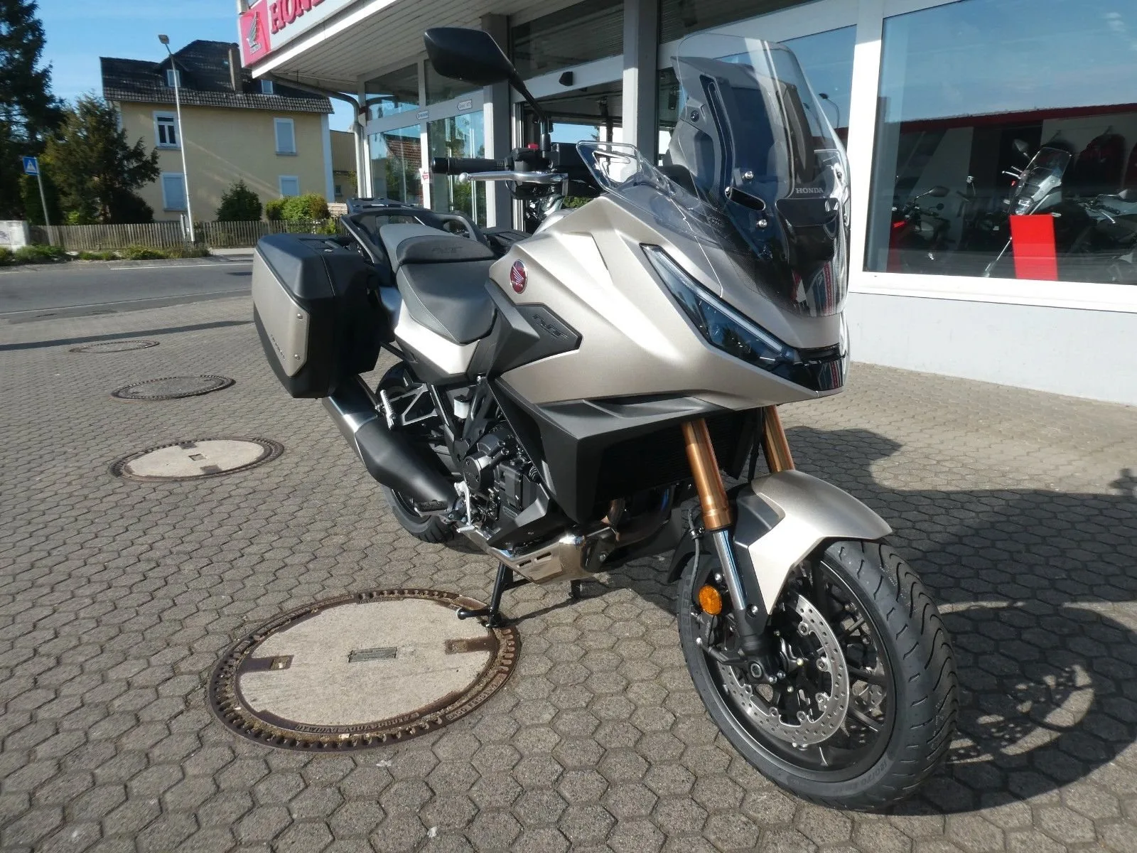 Honda NT1100 DCT Electronic Suspension Tageszulassung 06/2026