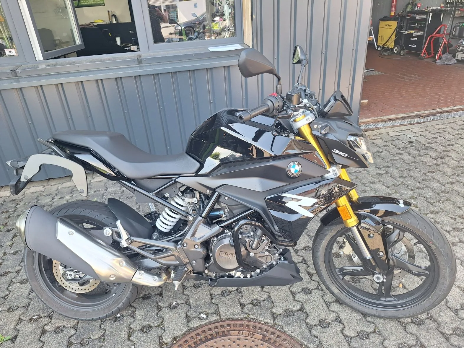 BMW G 310 R