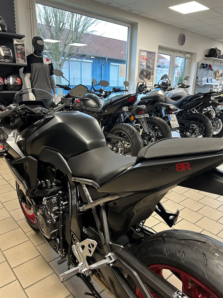 Suzuki GSX-8R