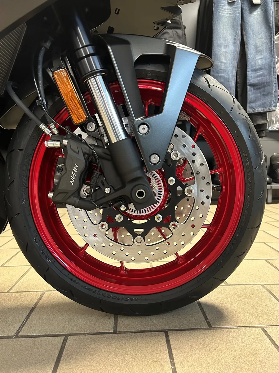 Suzuki GSX-8R
