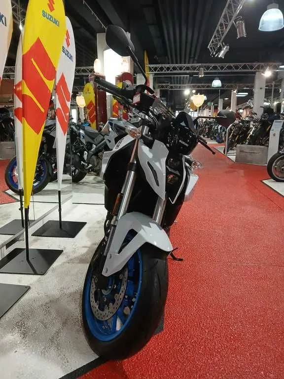 Suzuki GSX-8S