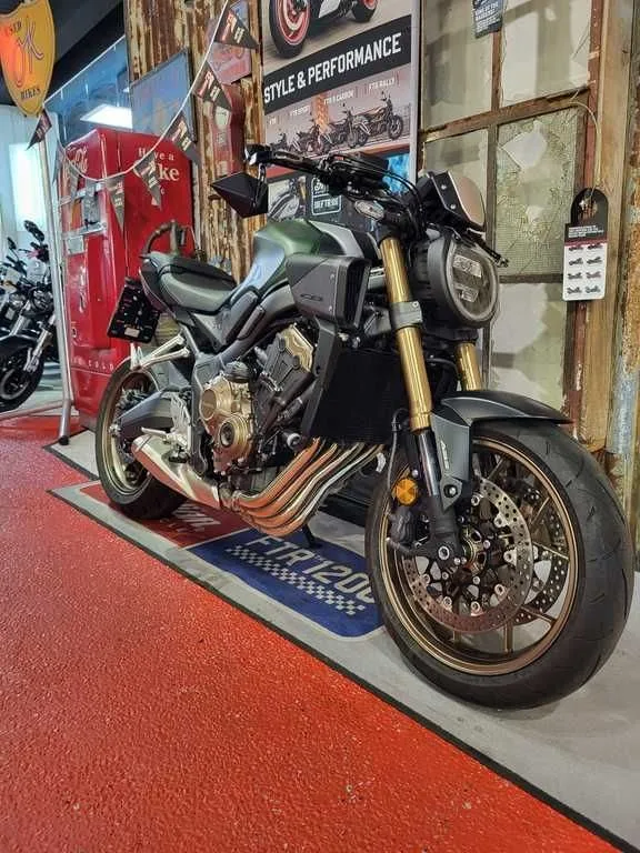 Honda CB650R AR