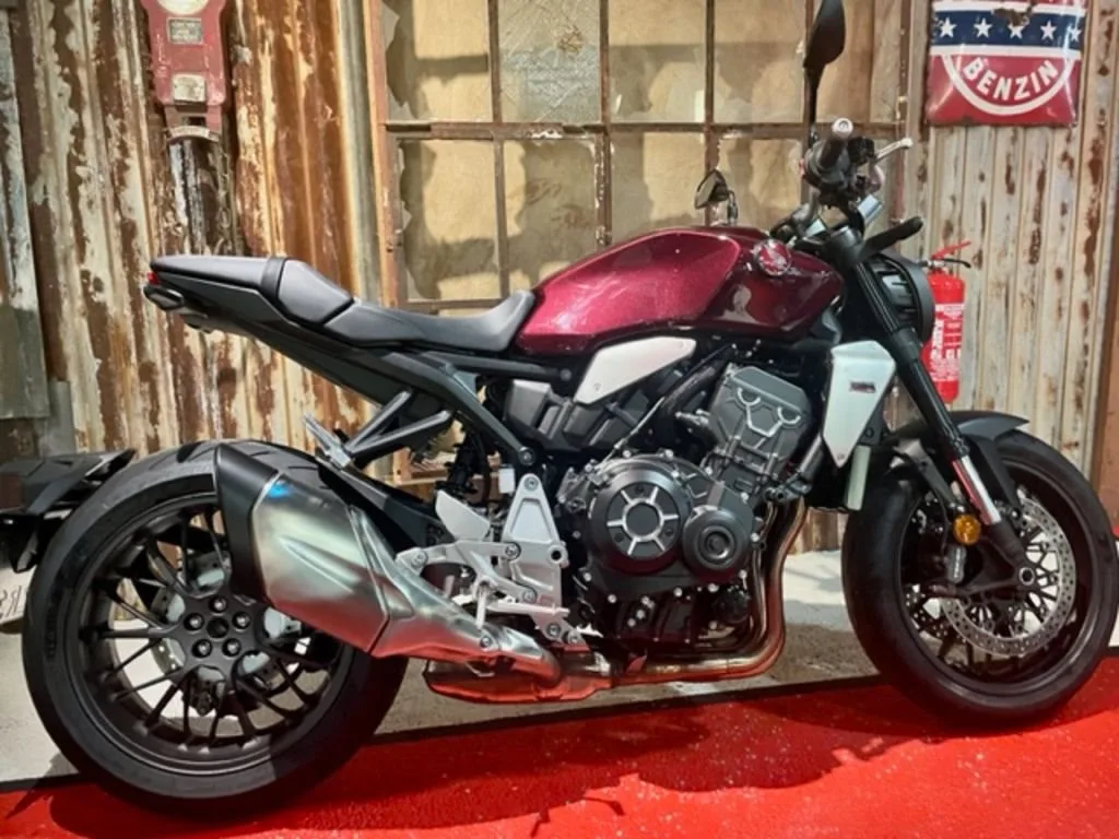 Honda CB1000R+