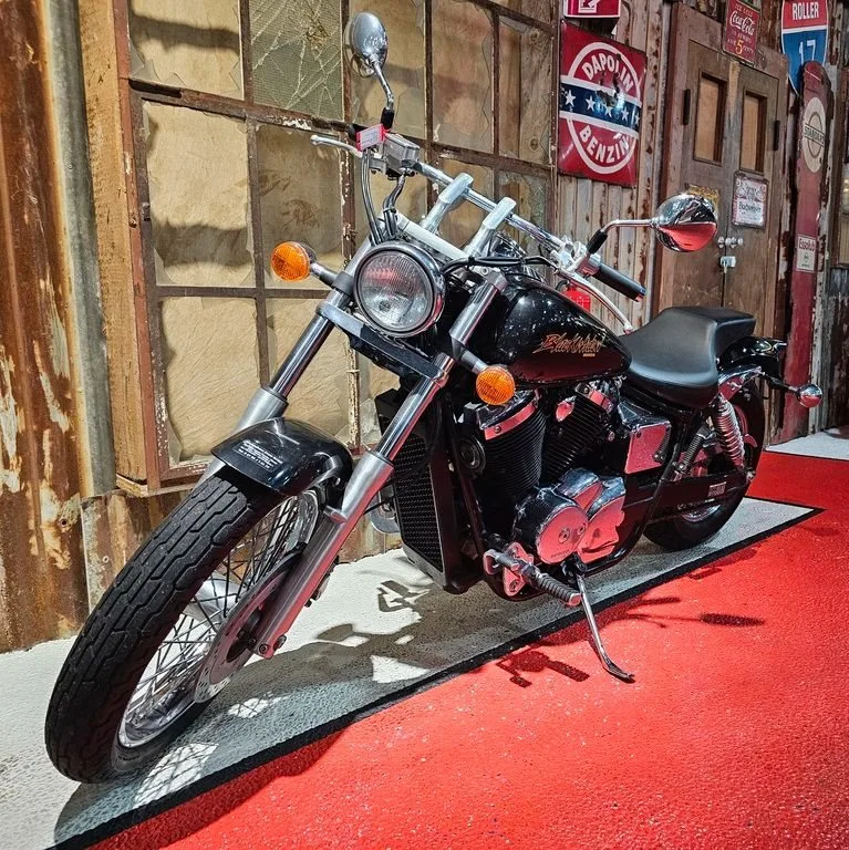 Honda VT 750 DC Black Widow