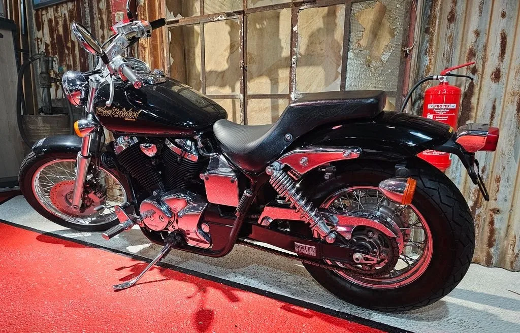 Honda VT 750 DC Black Widow
