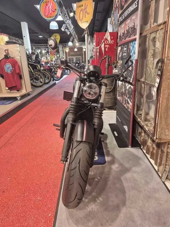Triumph Bonneville Bobber Black