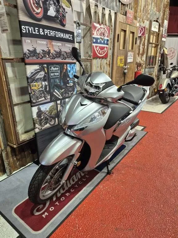 Honda SH300i