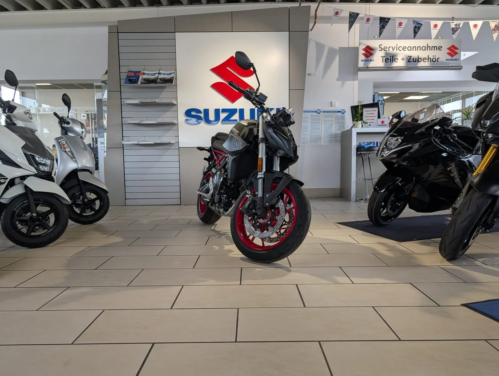 Suzuki GSX-8S AM5