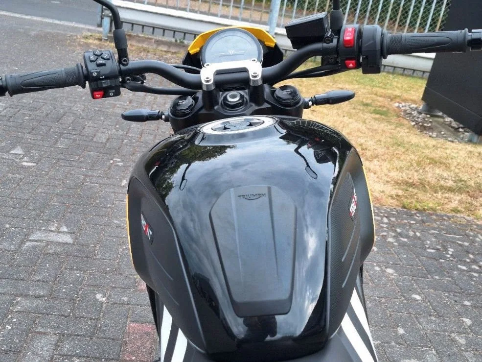 Triumph Trident 660