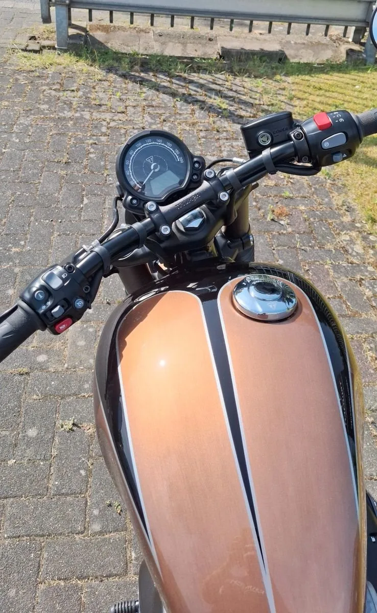 Triumph Bonneville Bobber Bronze Edition