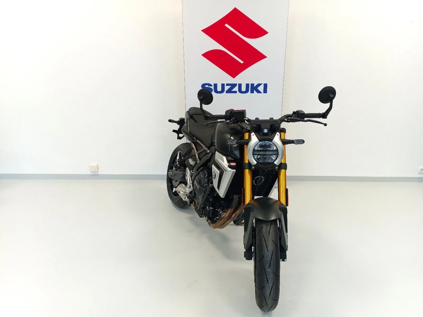 Suzuki GSX-8T