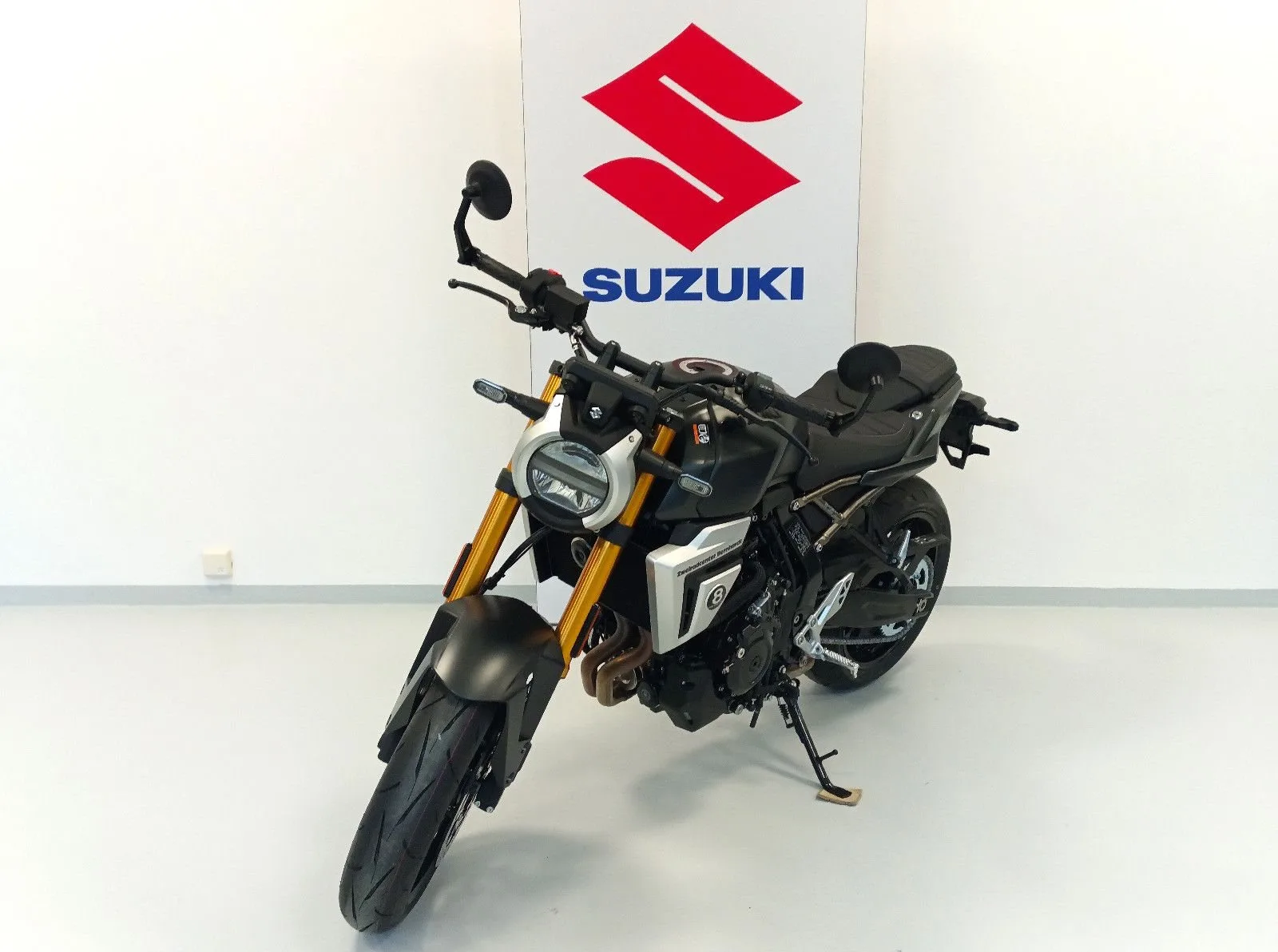 Suzuki GSX-8T