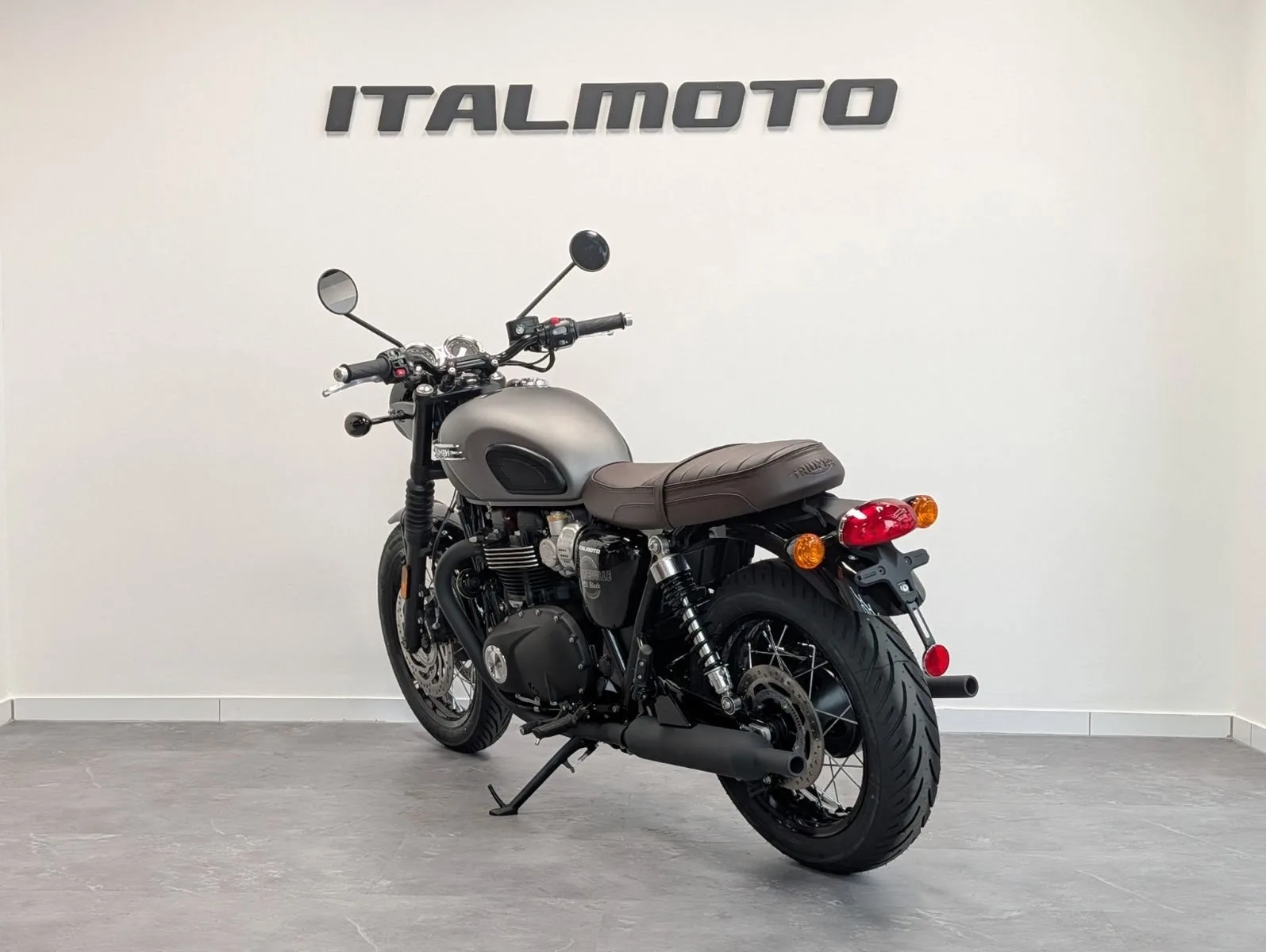 Triumph Bonneville T120 Black