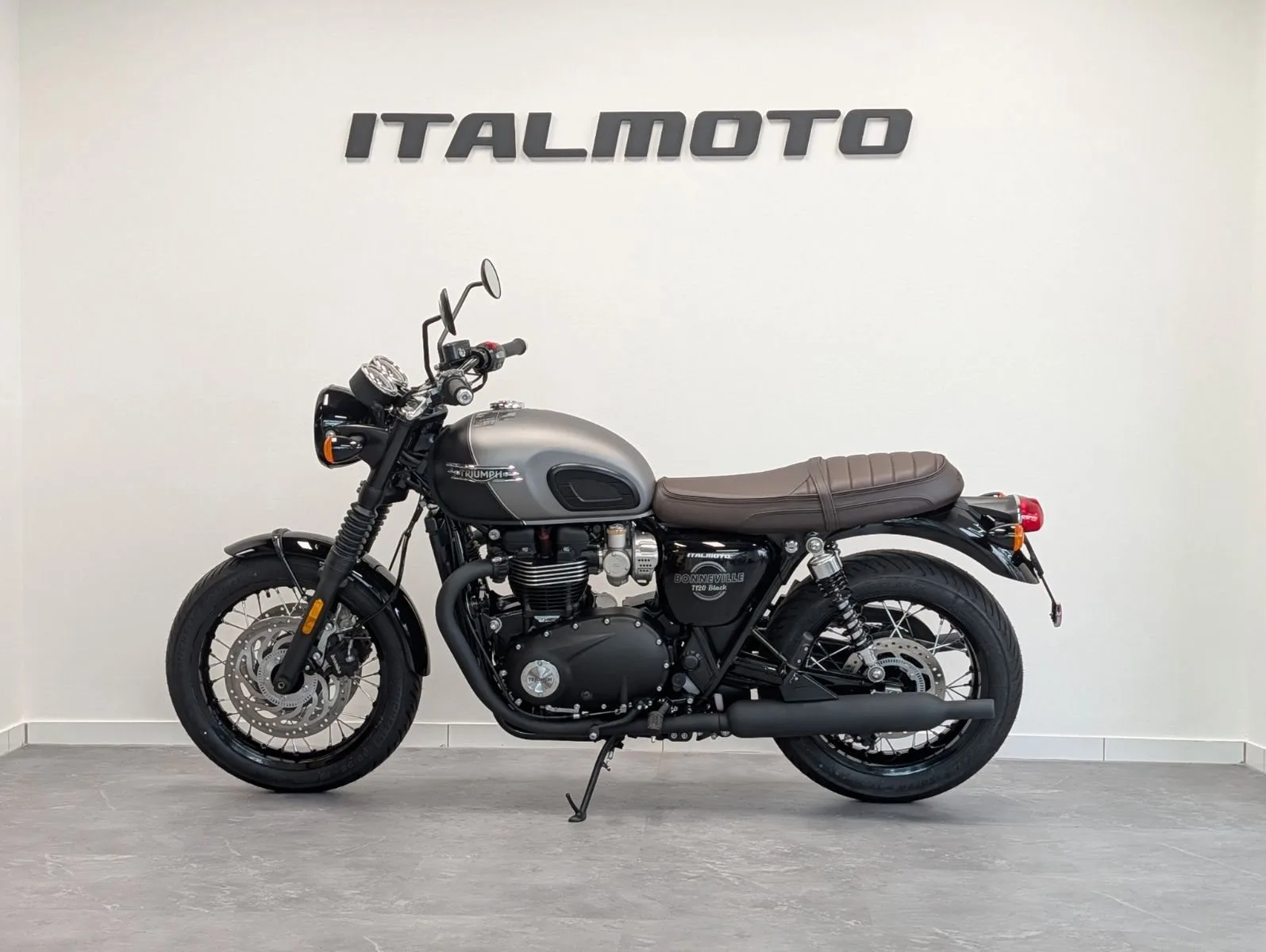 Triumph Bonneville T120 Black