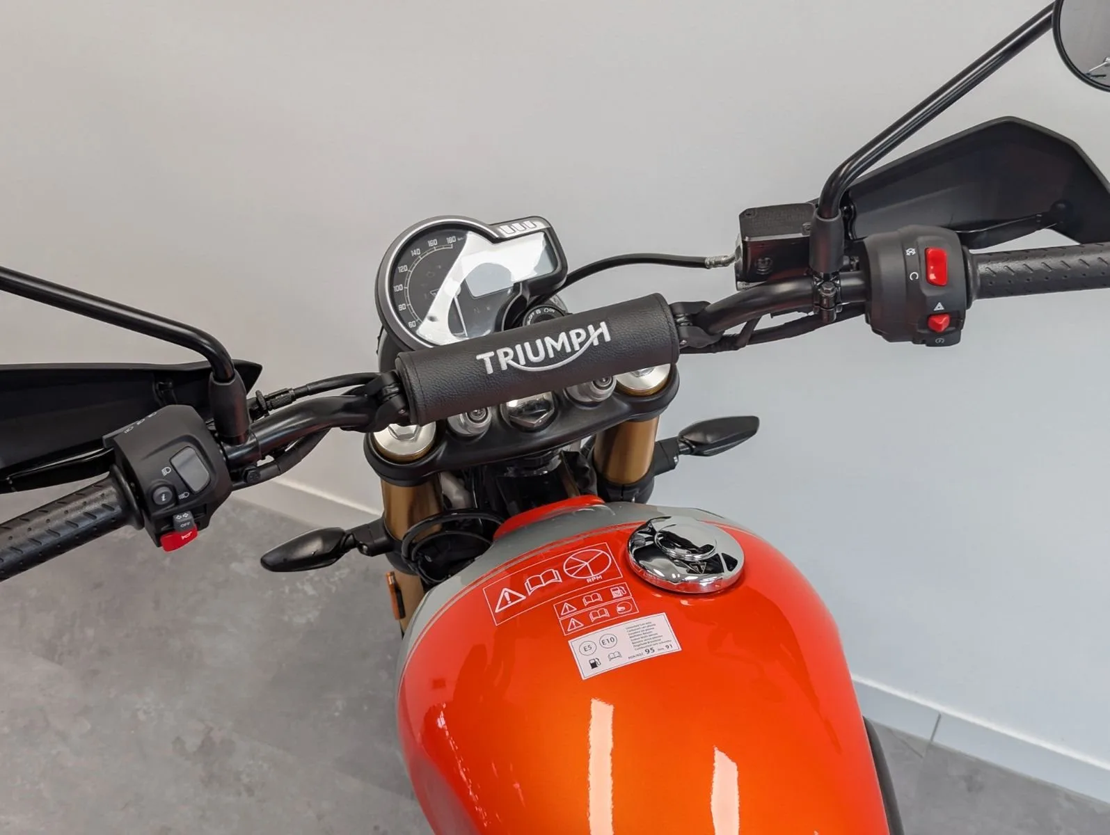 Triumph Scrambler 400 X