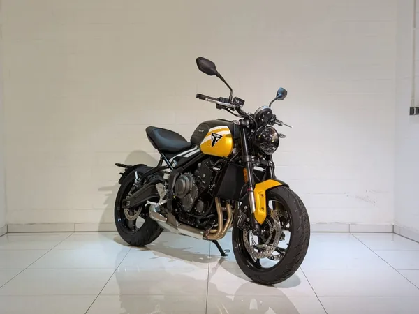 Triumph Trident 660