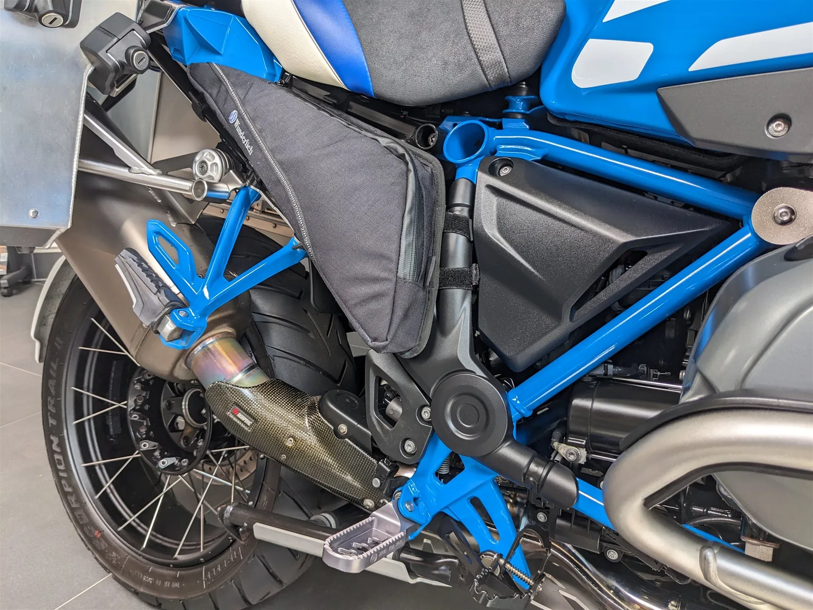 BMW R 1200 GS Adventure Akrapovic Koffer Topcase alle Pakete