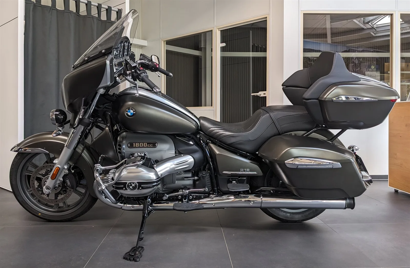 BMW R 18 Transcontinental Frästeile Beinauflage u.v.m.