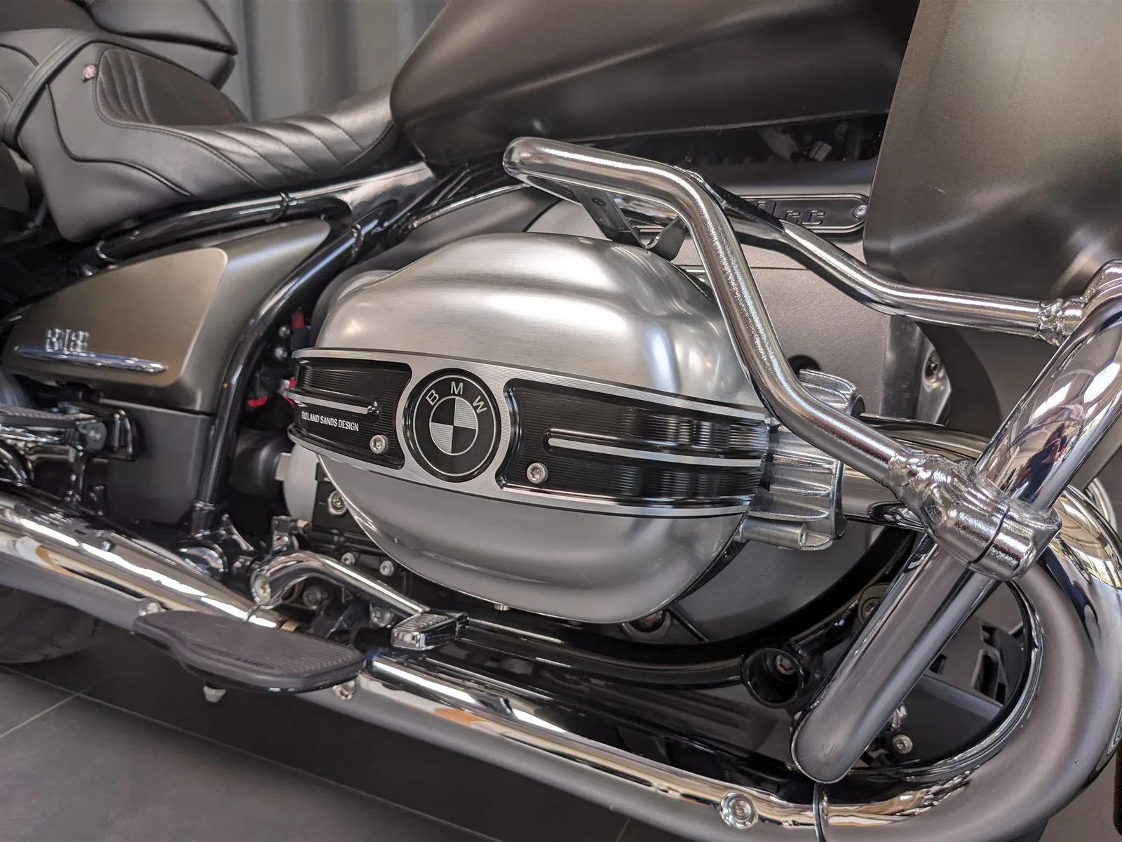 BMW R 18 Transcontinental Frästeile Beinauflage u.v.m.