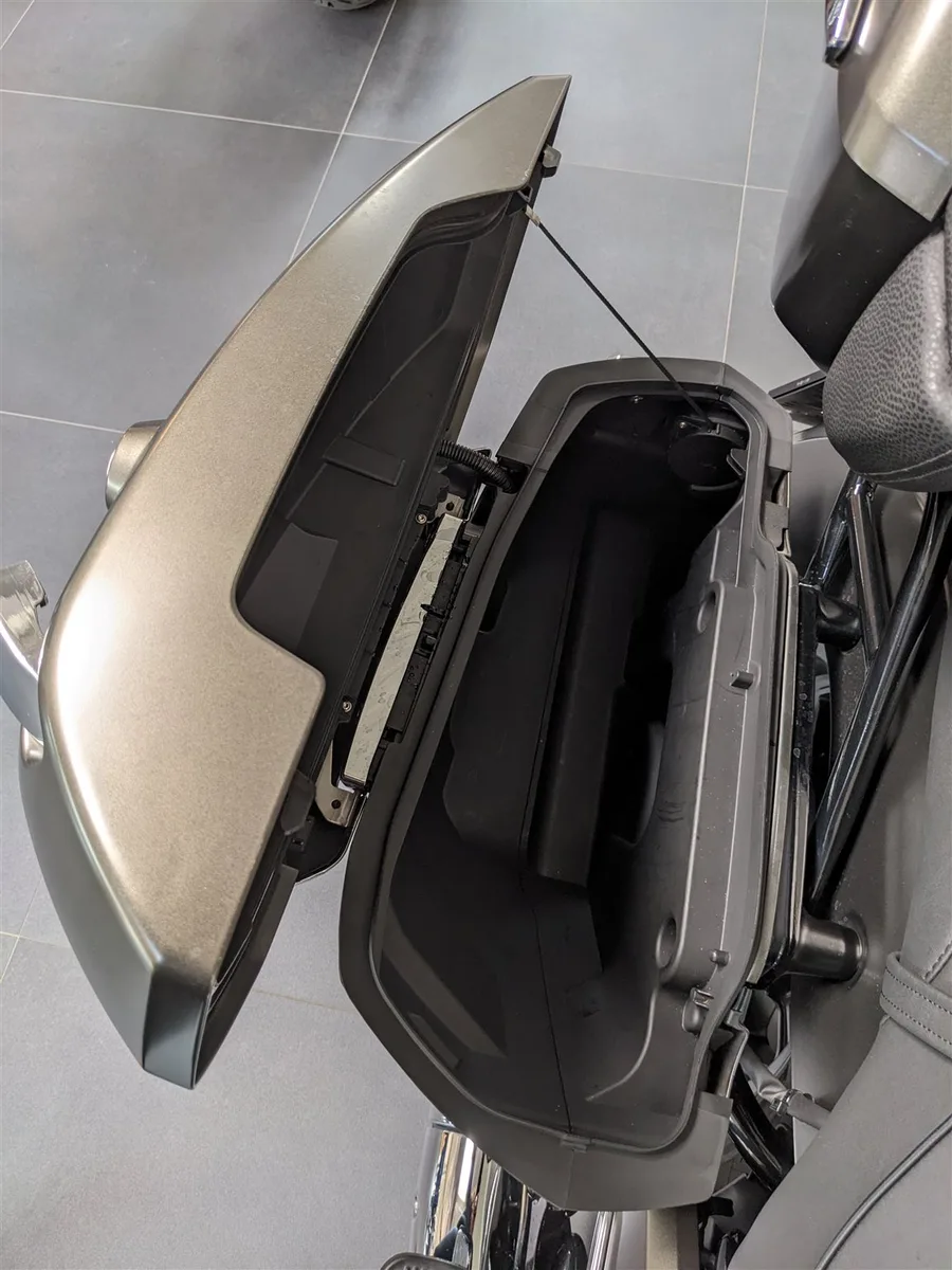BMW R 18 Transcontinental Frästeile Beinauflage u.v.m.