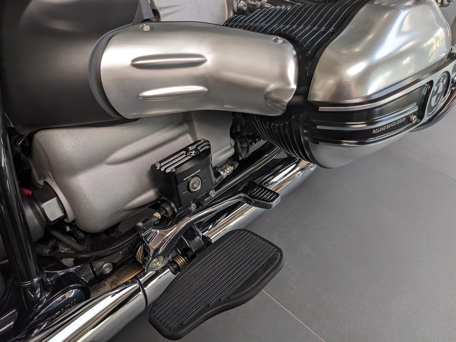 BMW R 18 Transcontinental Frästeile Beinauflage u.v.m.