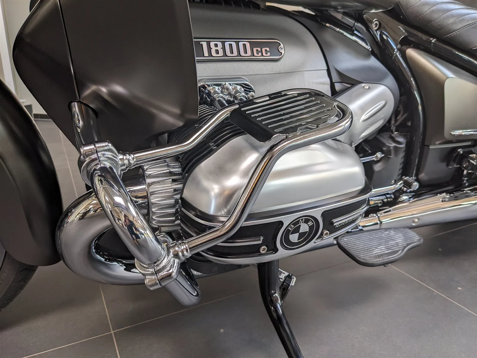 BMW R 18 Transcontinental Frästeile Beinauflage u.v.m.