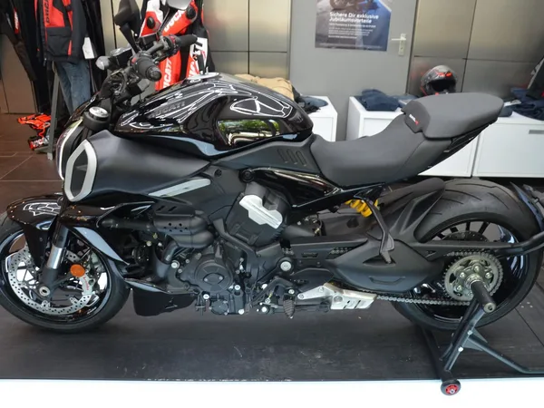 Ducati Diavel V4