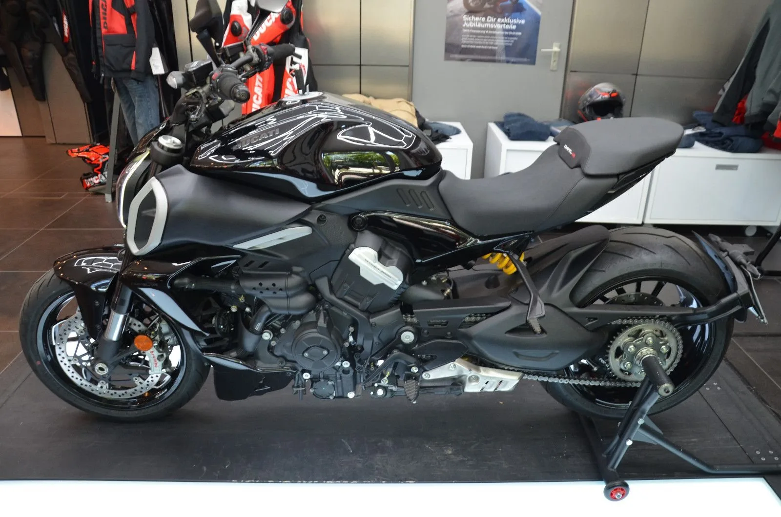 Ducati Diavel V4