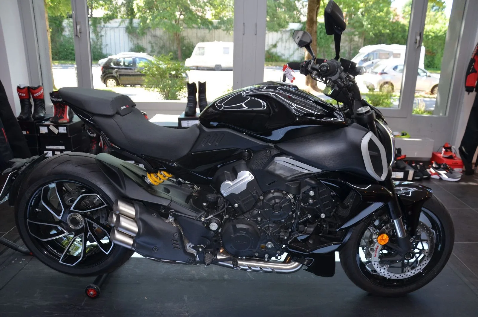 Ducati Diavel V4