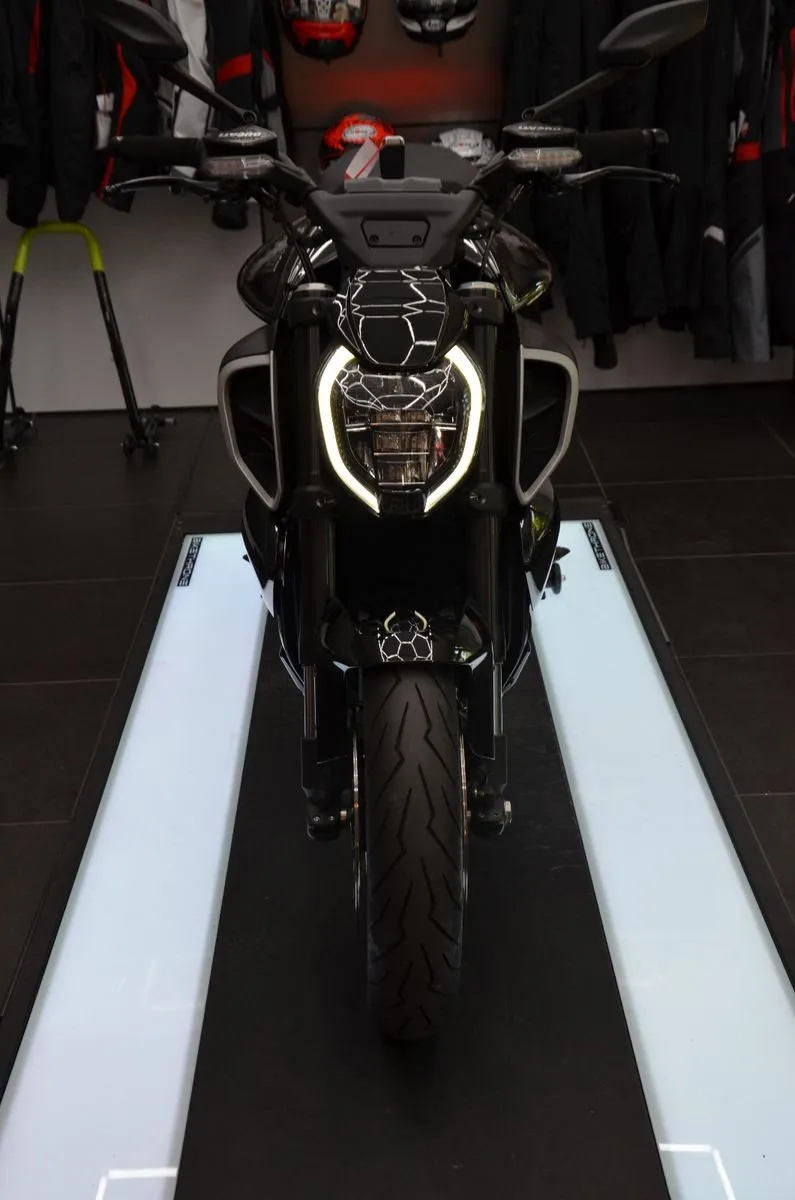 Ducati Diavel V4