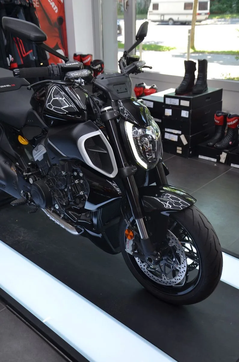Ducati Diavel V4