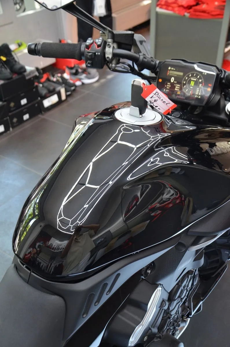 Ducati Diavel V4