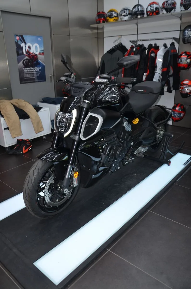 Ducati Diavel V4