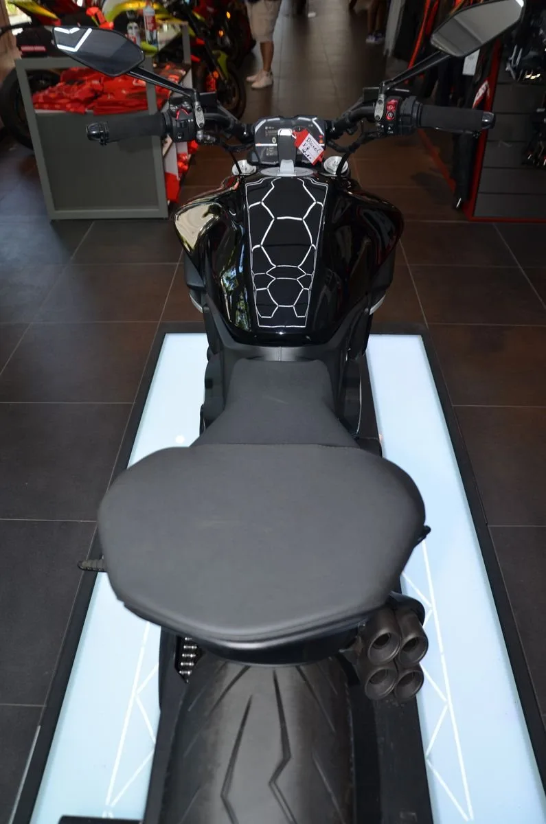 Ducati Diavel V4