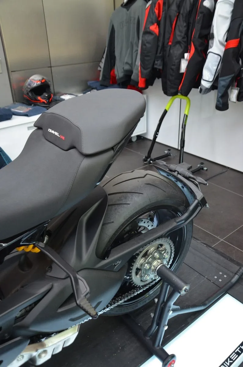 Ducati Diavel V4
