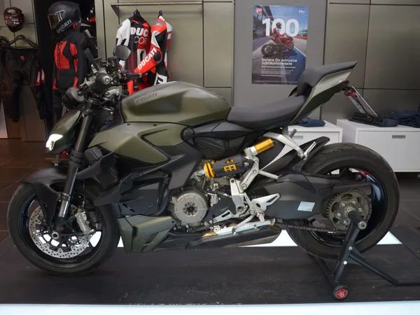 Ducati Streetfighter V2