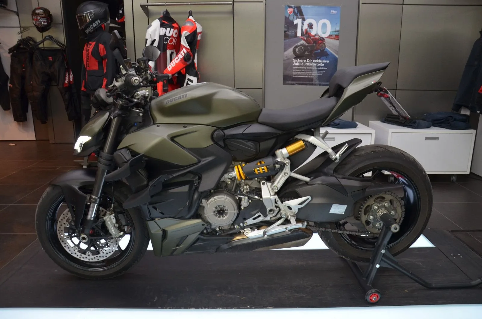 Ducati Streetfighter V2