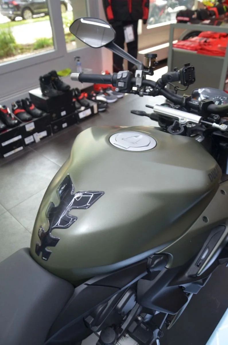 Ducati Streetfighter V2