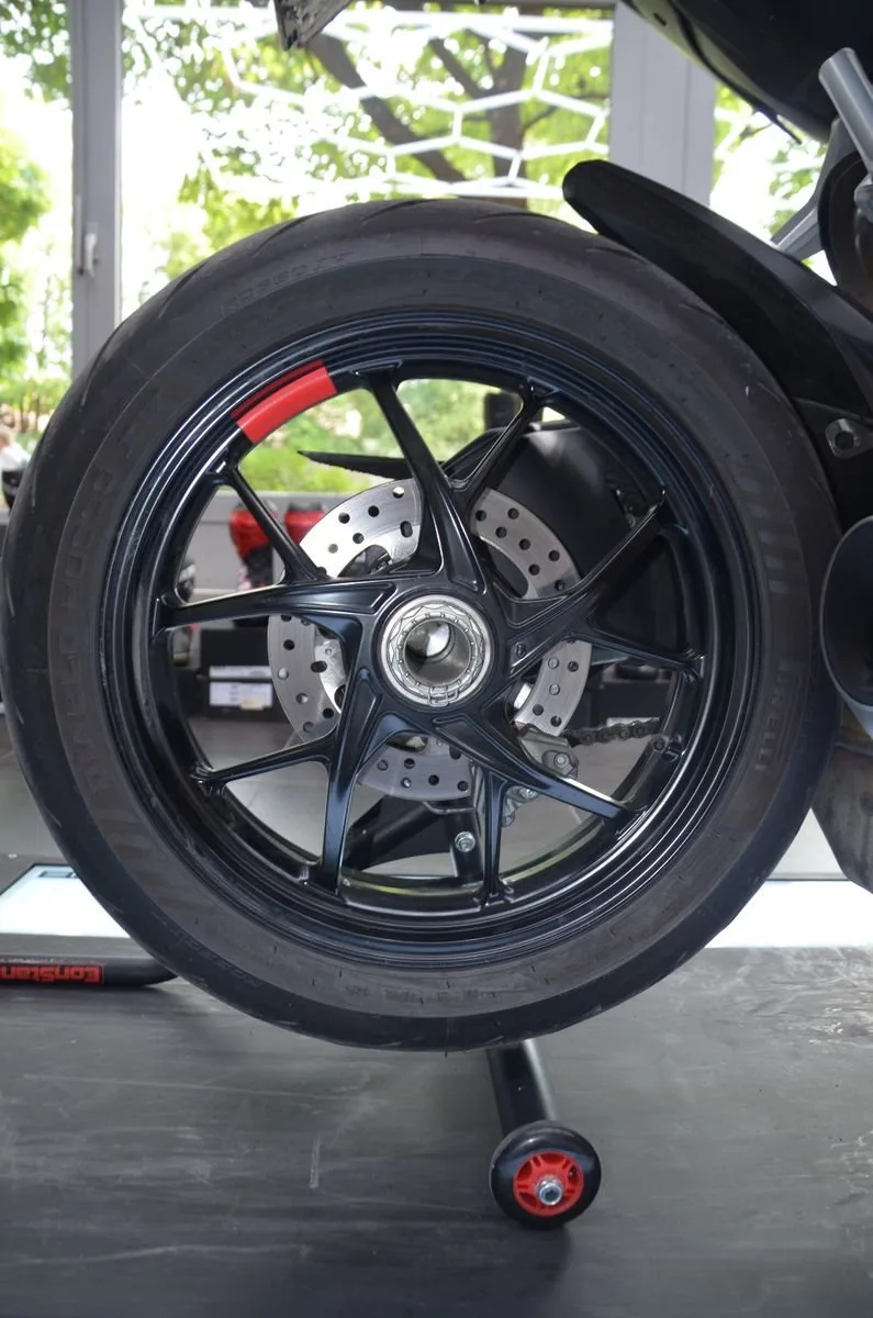 Ducati Streetfighter V2