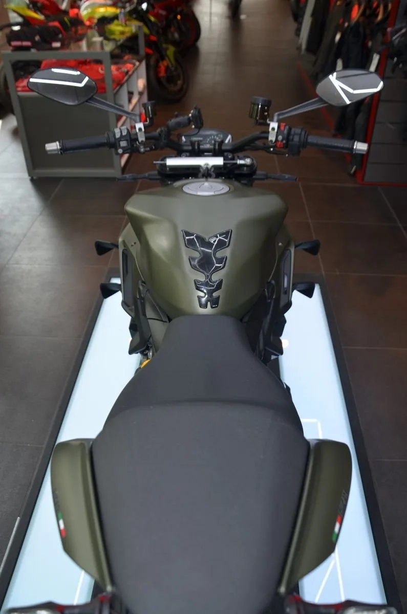 Ducati Streetfighter V2