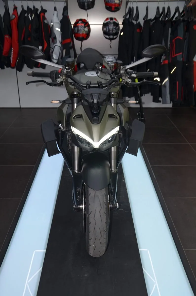 Ducati Streetfighter V2