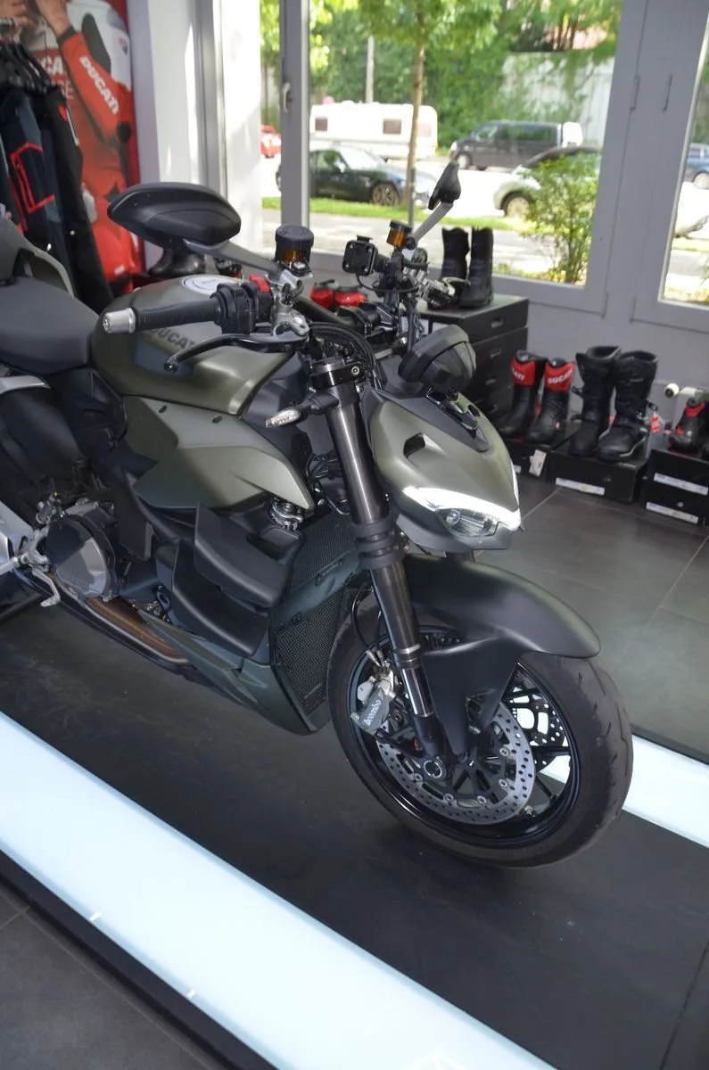 Ducati Streetfighter V2