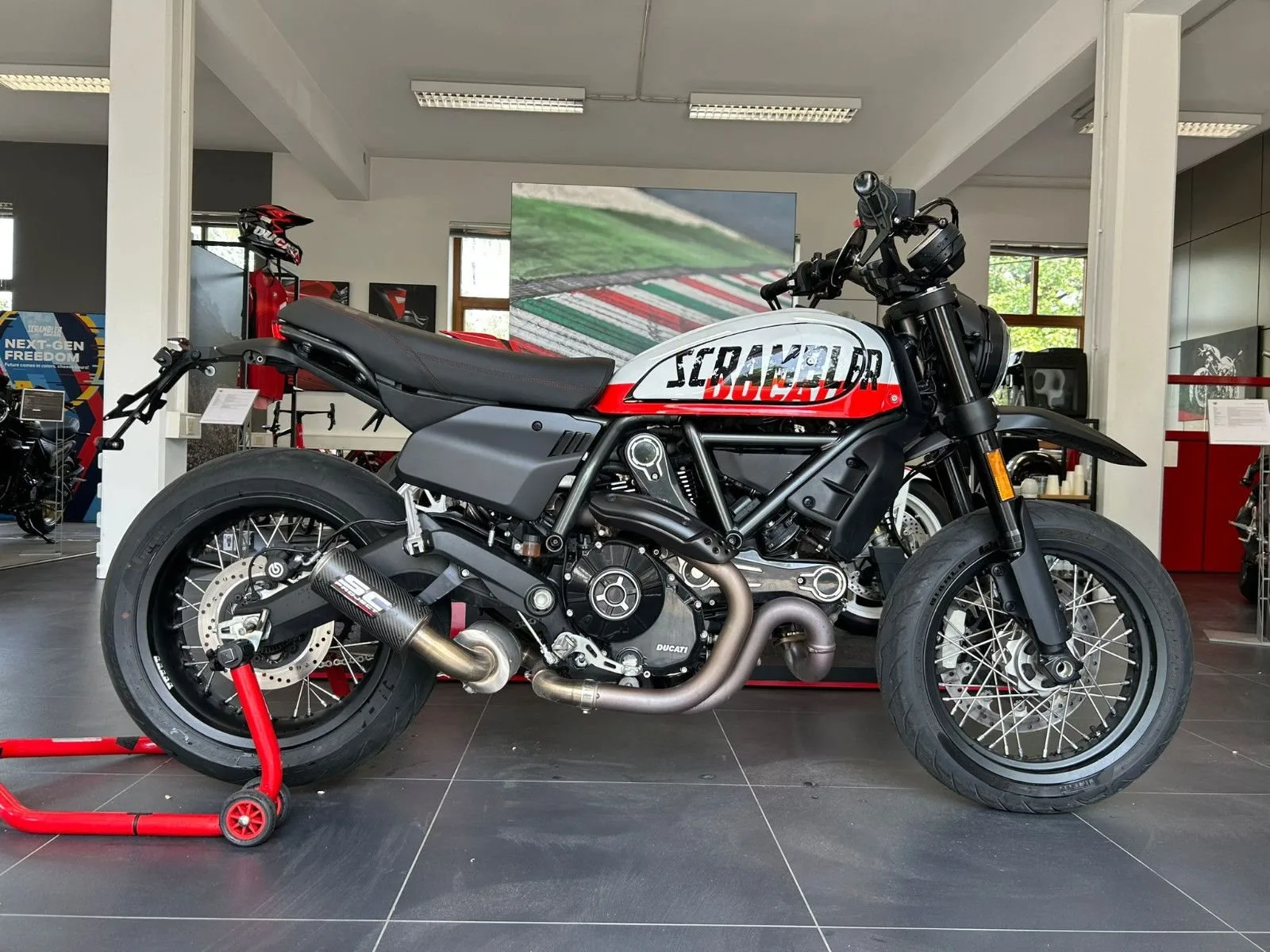 Ducati Scrambler Urban Motard